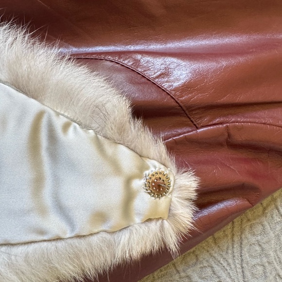 Vintage 70s style Women's Burgundy Leather Coat - Picture 9 of 10